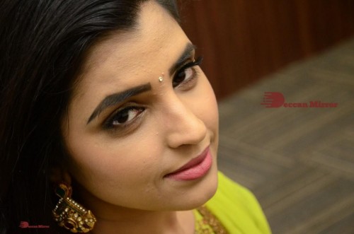 Popular Telugu TV Anchor Syamala in a green dress