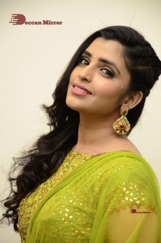 Popular Telugu TV Anchor Syamala in a green dress