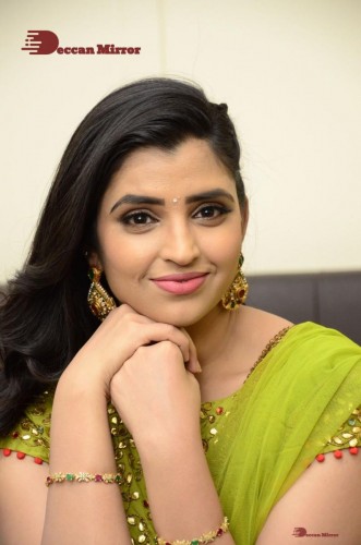 Popular Telugu TV Anchor Syamala in a green dress