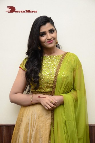 Popular Telugu TV Anchor Syamala in a green dress