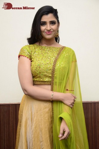 Popular Telugu TV Anchor Syamala in a green dress