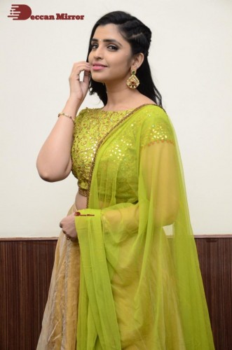 Popular Telugu TV Anchor Syamala in a green dress