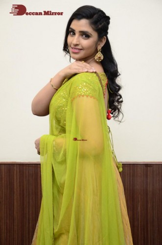 Popular Telugu TV Anchor Syamala in a green dress