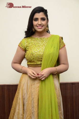 Popular Telugu TV Anchor Syamala in a green dress