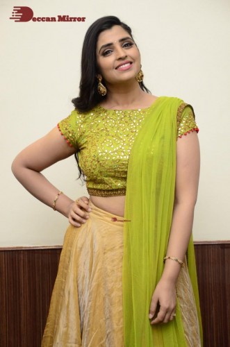 Popular Telugu TV Anchor Syamala in a green dress
