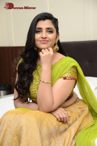 Popular Telugu TV Anchor Syamala in a green dress