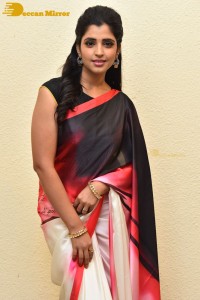 Telugu Anchor Syamala photo shoot in a saree