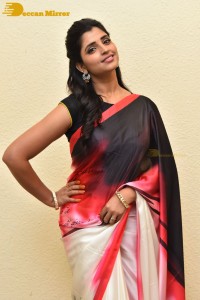 Telugu Anchor Syamala photo shoot in a saree