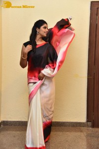 Telugu Anchor Syamala photo shoot in a saree