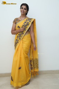 Telugu anchor syamala photoshoot in a yellow saree