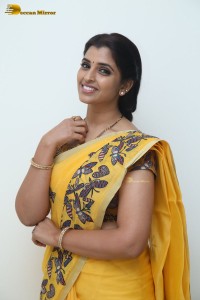 Telugu anchor syamala photoshoot in a yellow saree