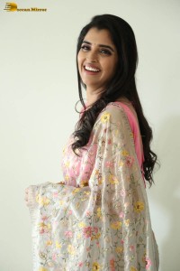 anchor and actress syamala hot looks in a pink dress