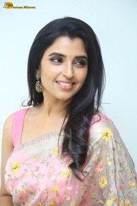 anchor and actress syamala hot looks in a pink dress