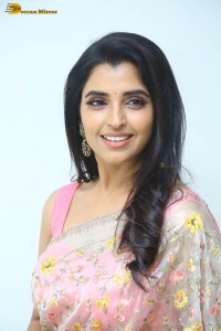 anchor and actress syamala hot looks in a pink dress