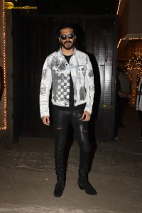 Bollywood star anil kapoor celebrates his birthday with family and friends