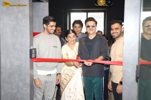 Bollywood star anil kapoor working out at a gym