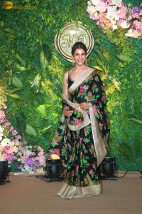 bollywood actress anita raj gorgeous in a black saree