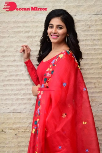 Tamil and Telugu Actress Anjali looks cute as she poses for pictures in a Red Salwar Kameez