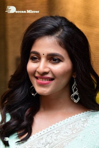 Telugu heroine Anjali in a light green saree