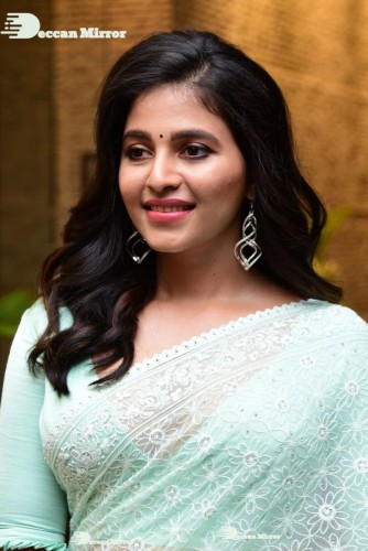 Telugu heroine Anjali in a light green saree