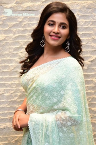 Telugu heroine Anjali in a light green saree
