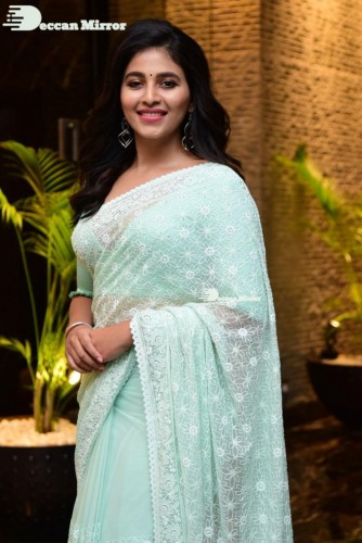 Telugu heroine Anjali in a light green saree