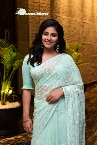 Telugu heroine Anjali in a light green saree