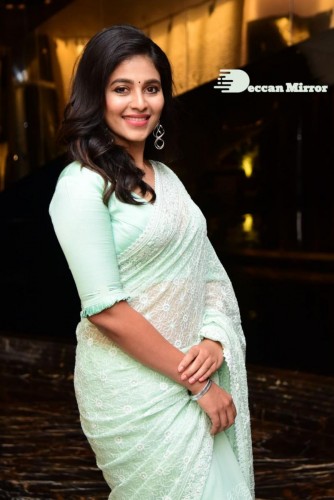 Telugu heroine Anjali in a light green saree