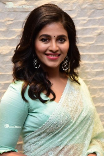 Telugu heroine Anjali in a light green saree