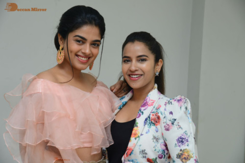 Telugu Movie Anukunnadi Okati Ayinadi Okati heroines Siddhi Idnani, Tridha Choudhury, Dhanya Balakrishna, Himaja meet the press