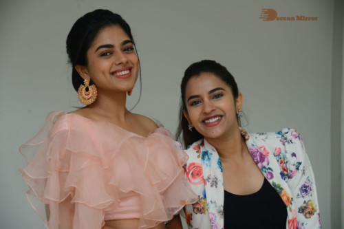 Telugu Movie Anukunnadi Okati Ayinadi Okati heroines Siddhi Idnani, Tridha Choudhury, Dhanya Balakrishna, Himaja meet the press