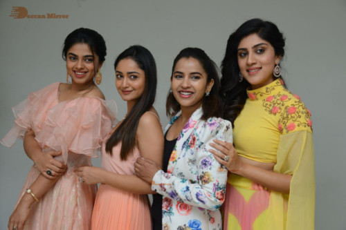 Telugu Movie Anukunnadi Okati Ayinadi Okati heroines Siddhi Idnani, Tridha Choudhury, Dhanya Balakrishna, Himaja meet the press