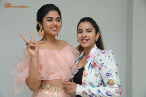 Telugu Movie Anukunnadi Okati Ayinadi Okati heroines Siddhi Idnani, Tridha Choudhury, Dhanya Balakrishna, Himaja meet the press