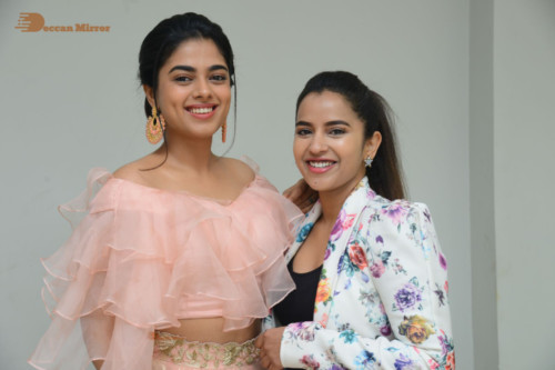 Telugu Movie Anukunnadi Okati Ayinadi Okati heroines Siddhi Idnani, Tridha Choudhury, Dhanya Balakrishna, Himaja meet the press