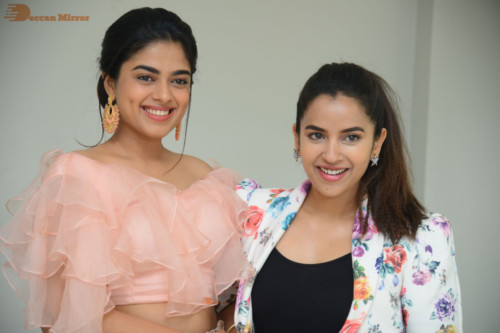 Telugu Movie Anukunnadi Okati Ayinadi Okati heroines Siddhi Idnani, Tridha Choudhury, Dhanya Balakrishna, Himaja meet the press