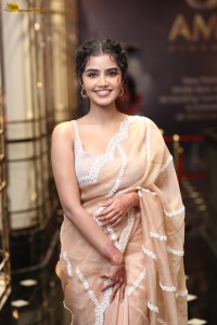 actress Anupama Parameswaran beautiful in a light orange saree
