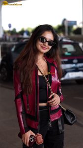 Indian tv and bollywood actress Anushka Sen cute in a maroon jacket at airport