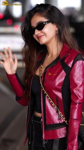 Indian tv and bollywood actress Anushka Sen cute in a maroon jacket at airport