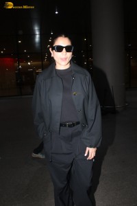 actress Anushka Sharma in black overalls spotted at mumbai airport
