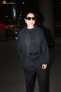 actress Anushka Sharma in black overalls spotted at mumbai airport