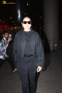 actress Anushka Sharma in black overalls spotted at mumbai airport