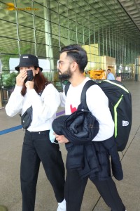 Celebrity couple Anushka Sharma and Virat Kohli at Mumbai Airport