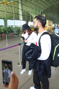 Celebrity couple Anushka Sharma and Virat Kohli at Mumbai Airport