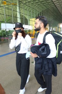 Celebrity couple Anushka Sharma and Virat Kohli at Mumbai Airport