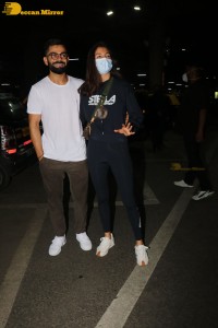 cricketer virat kohli and his actress wife anushka sharma spotted at mumbai airport