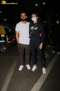 cricketer virat kohli and his actress wife anushka sharma spotted at mumbai airport