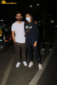 cricketer virat kohli and his actress wife anushka sharma spotted at mumbai airport