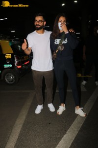 cricketer virat kohli and his actress wife anushka sharma spotted at mumbai airport