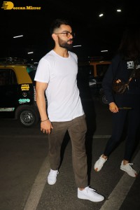 cricketer virat kohli and his actress wife anushka sharma spotted at mumbai airport