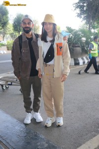 cricketer virat kohli and his actress wife anushka sharma spotted at mumbai airport
